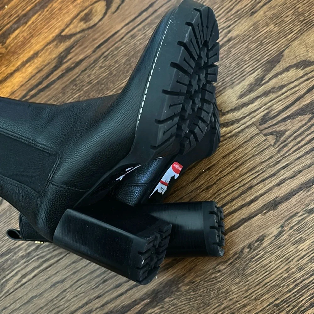 Boots - Picture 5 of 5